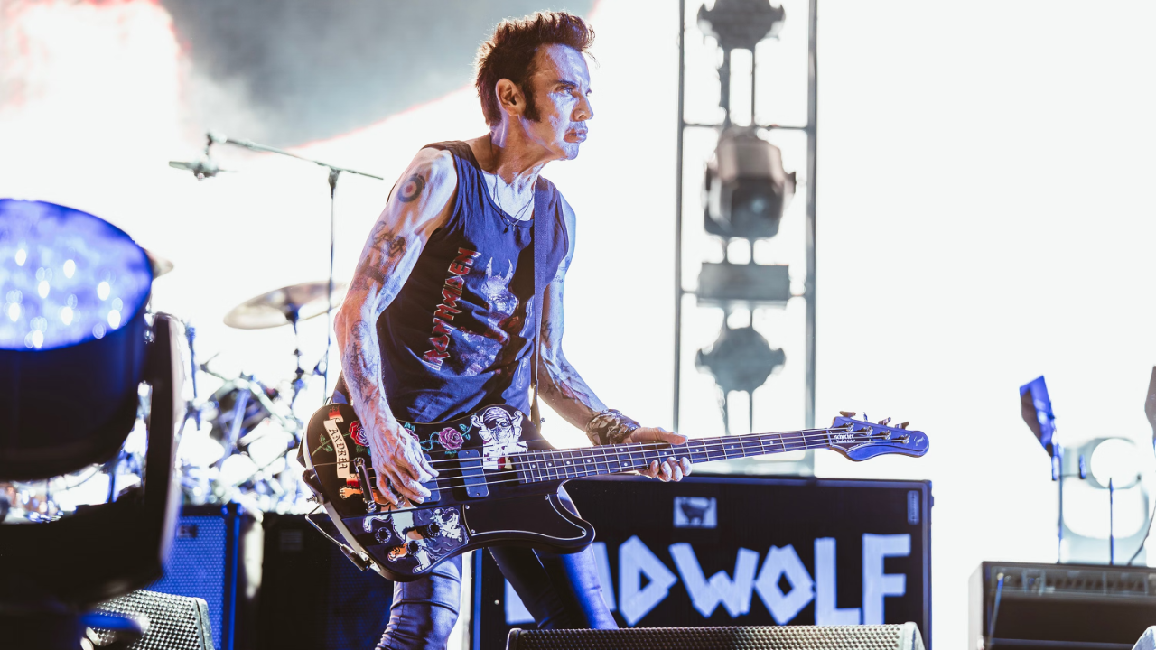 The Cure : le bassiste Simon Gallup, "souffrant", a &eacute;t&eacute; remplac&eacute; sur sc&egrave;ne par son fils Eden