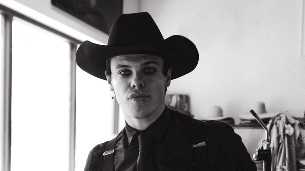 Yungblud rend hommage à Ozzy Osbourne en plein concert ! Yungblud rend hommage à Ozzy Osbourne en plein concert !