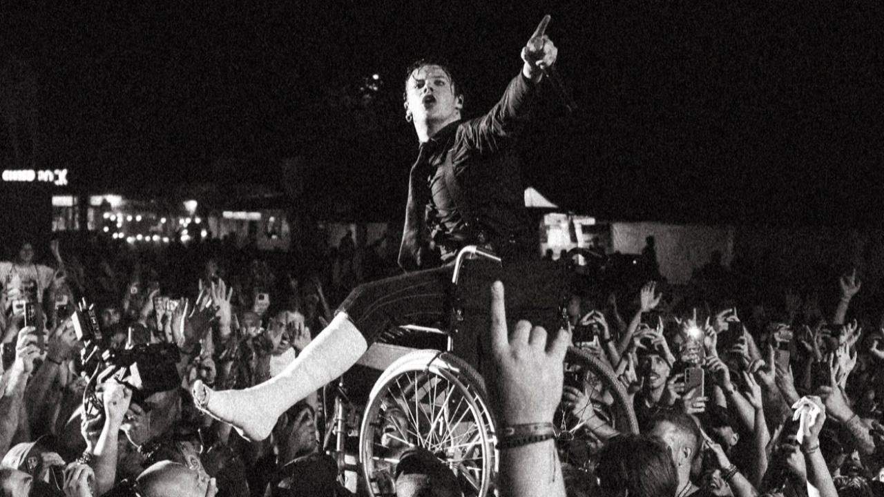 Yungblud se casse une jambe... mais fait quand m&ecirc;me le show en Europe !