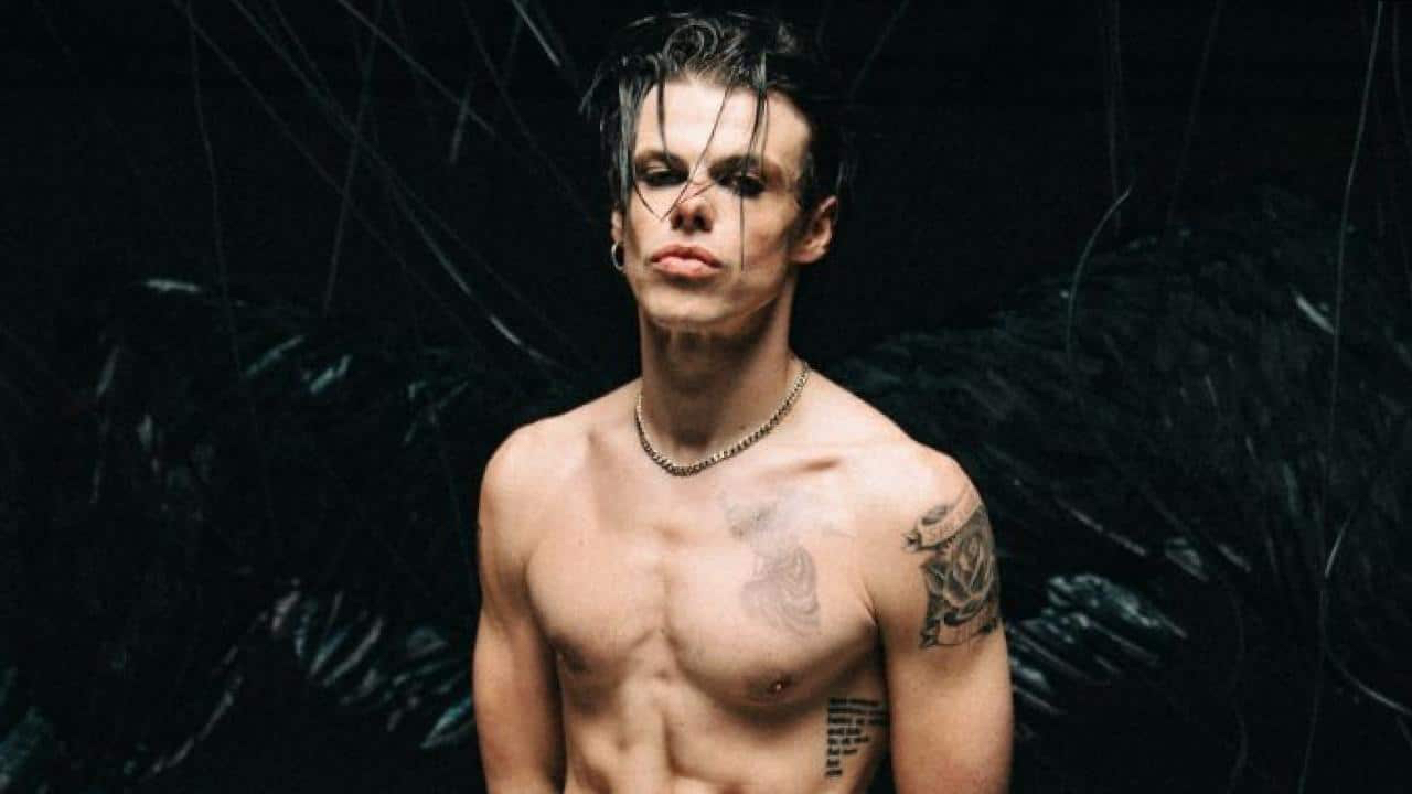 Yungblud visé par une affaire de harcèlement : une fan recherchée par la justice britannique Yungblud visé par une affaire de harcèlement : une fan recherchée par la justice britannique