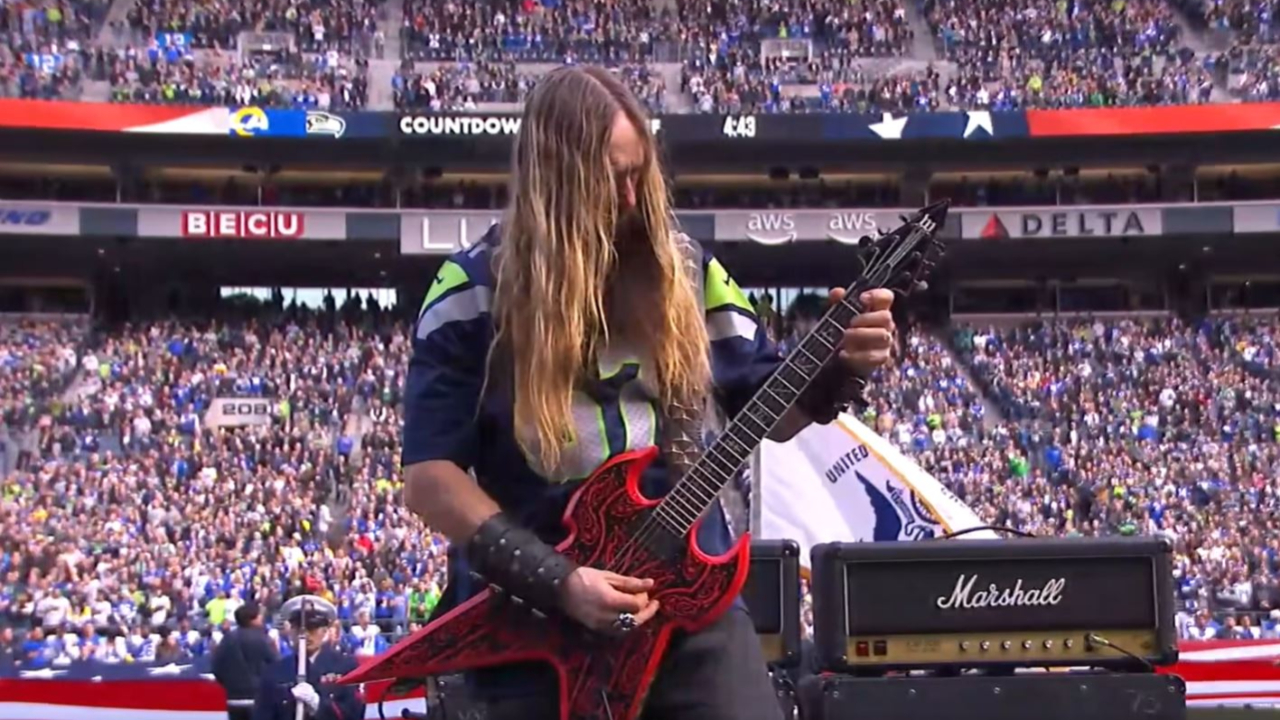 Zakk Wylde : son incroyable performance sur l'hymne américain lors d'un match de NFL Zakk Wylde : son incroyable performance sur l'hymne américain lors d'un match de NFL