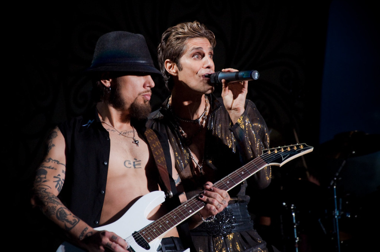 Jane's Addiction : Perryl Farrell présente ses excuses après la bagarre sur scène Jane's Addiction : Perryl Farrell présente ses excuses après la bagarre sur scène