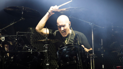 AC/DC : L&rsquo;ancien batteur Chris Slade annonce sa retraite de la musique