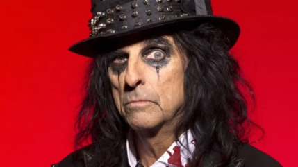 Alice Cooper : &laquo; Je n'ai aucune intention de prendre ma retraite ou d'arr&ecirc;ter de me produire sur sc&egrave;ne. &raquo;