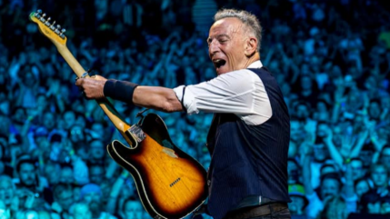 Clap de fin pour l'immense tournée de 130 concerts de Bruce Springsteen ! Clap de fin pour l'immense tournée de 130 concerts de Bruce Springsteen !