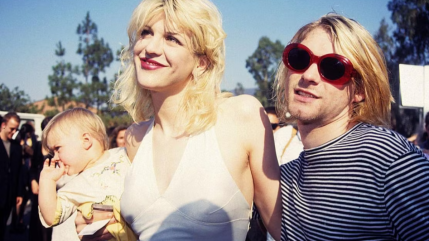 Courtney Love a racont&eacute; la v&eacute;ritable histoire de sa rencontre avec Kurt Cobain : &laquo; Nous &eacute;tions destin&eacute;s &agrave; devenir les boucs &eacute;missaires de la soci&eacute;t&eacute;. &raquo;