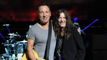 D&eacute;couvrez l'histoire du morceau "Because The Night" le cadeau de Bruce Springsteen pour Patti Smith.