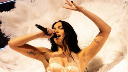 Dua Lipa reprend le classique d'ACDC "Highway to Hell" et c'est du pur génie !