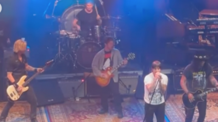 Eddie Vedder, Anthony Kiedis, Chad Smith, Slash, Duff McKagan et Yungblud se produisent ensemble lors d'un événement privé !