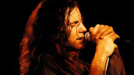 Even Flow comment l'aide apport&eacute;e par Eddie Vedder &agrave; un sans-abri a donn&eacute; naissance &agrave; l'un des plus grands hymnes de Pearl Jam