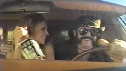Foo Fighters : L'histoire du clip de White Limo, de Lemmy Kilmister sans permis de conduire &agrave; l'&eacute;pouse de Dave Grohl