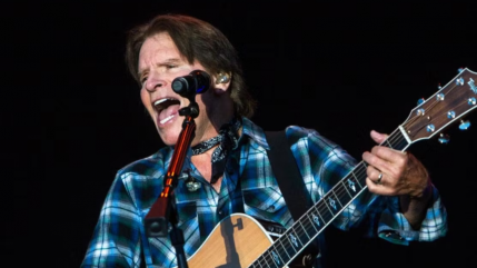 John Fogerty a annoncé la sortie prochaine d'un biopic sur sa vie : « C'est un honneur d'avoir un film sur moi. » John Fogerty a annoncé la sortie prochaine d'un biopic sur sa vie : « C'est un honneur d'avoir un film sur moi. »