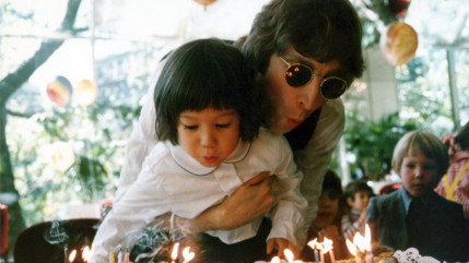 John Lennon et son fils Sean : un anniversaire tr&egrave;s particulier ce 9 octobre
