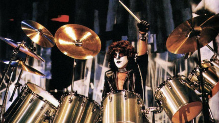 Kiss : L'histoire d'Eric Carr, le batteur qui a sauv&eacute; le groupe dans les ann&eacute;es 80