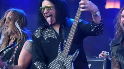 Kiss : Un fan devient le "roadie" de Gene Simmons en payant 12 000$ ! Kiss : Un fan devient le "roadie" de Gene Simmons en payant 12 000$ !