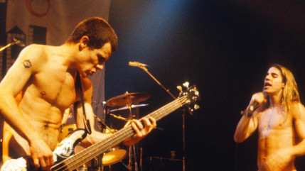 Le jour où les Red Hot Chili Peppers sont arrivés nus en plein concert ! Le jour où les Red Hot Chili Peppers sont arrivés nus en plein concert !