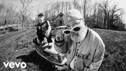 Limp Bizkit : Fred Durst en duo avec le rappeur MGK avec &laquo; Fix Ur Face &raquo;