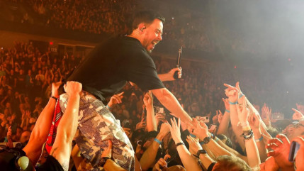 Linkin Park : Les prix des billets trop cher ? Mike Shinoda se révolte, "Nous ne sommes plus un groupe à quinze dollars le billet." Linkin Park : Les prix des billets trop cher ? Mike Shinoda se révolte, "Nous ne sommes plus un groupe à quinze dollars le billet."