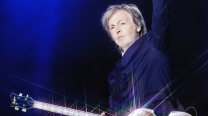 Paul McCartney enflamme La Défense Arena devant 40 000 fans à Paris Paul McCartney enflamme La Défense Arena devant 40 000 fans à Paris