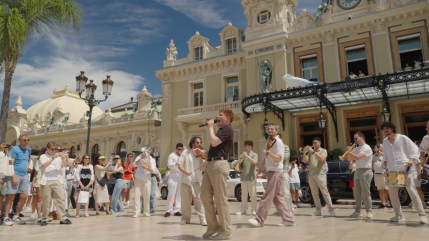 Queen : un incroyable flashmob en plein Monaco fait le buzz
