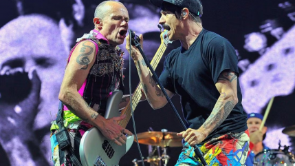 Red Hot Chili Peppers : Flea annonce qu'un nouvel album du groupe est en pr&eacute;paration : "Il est magnifique et compl&egrave;tement diff&eacute;rent."