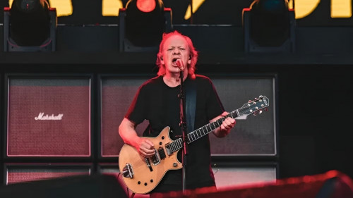 AC/DC : Stevie Young hospitalisé à Buenos Aires ! AC/DC : Stevie Young hospitalisé à Buenos Aires !