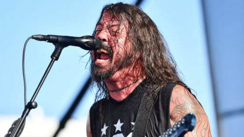 Dave Grohl (Foo Fighters) : l&rsquo;incroyable phrase sur un pare-chocs qui a chang&eacute; sa vie