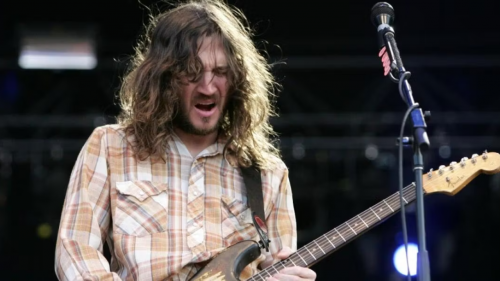 John Frusciante, des Red Hot Chili Peppers : « Perry Farrell m'a aidé à me sortir de la drogue. » John Frusciante, des Red Hot Chili Peppers : « Perry Farrell m'a aidé à me sortir de la drogue. »