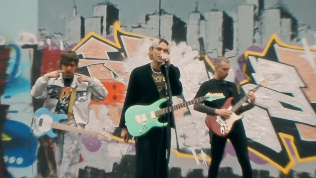 lonely spring continue leur ascension avec "Cryin' Underwater" lonely spring continue leur ascension avec "Cryin' Underwater"