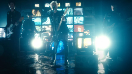 Sum 41 mettent fin à leur carrière avec le clip de "Radio Silence" Sum 41 mettent fin à leur carrière avec le clip de "Radio Silence"